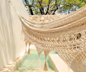 Casa Colibrí con alberca en el centro